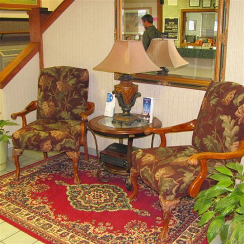 American Inn Ozark Interior photo